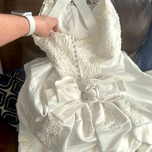 Beautiful wedding dressing dress with bustle size 8